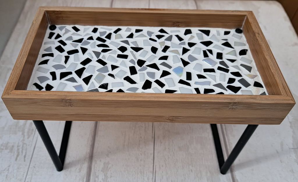 Black&White Stand and 2 coasters