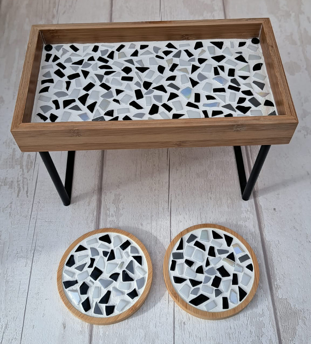 Black&White Stand and 2 coasters