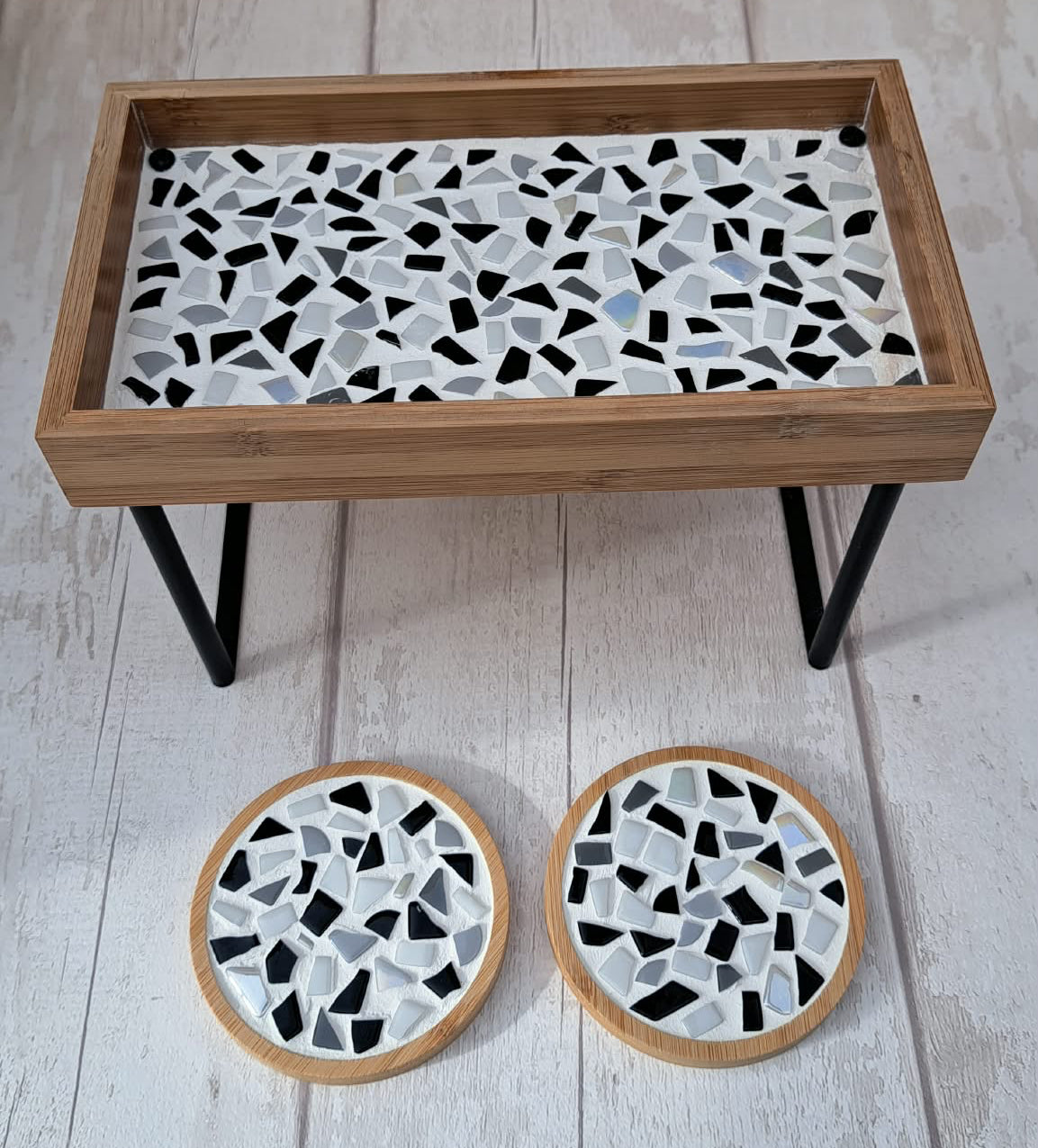 Black&White Stand and 2 coasters