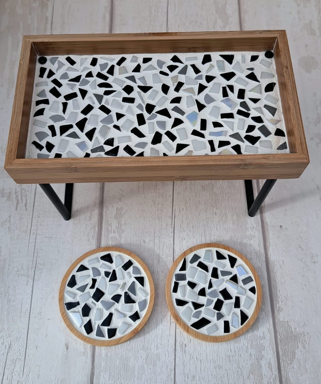 Black&White Stand and 2 coasters