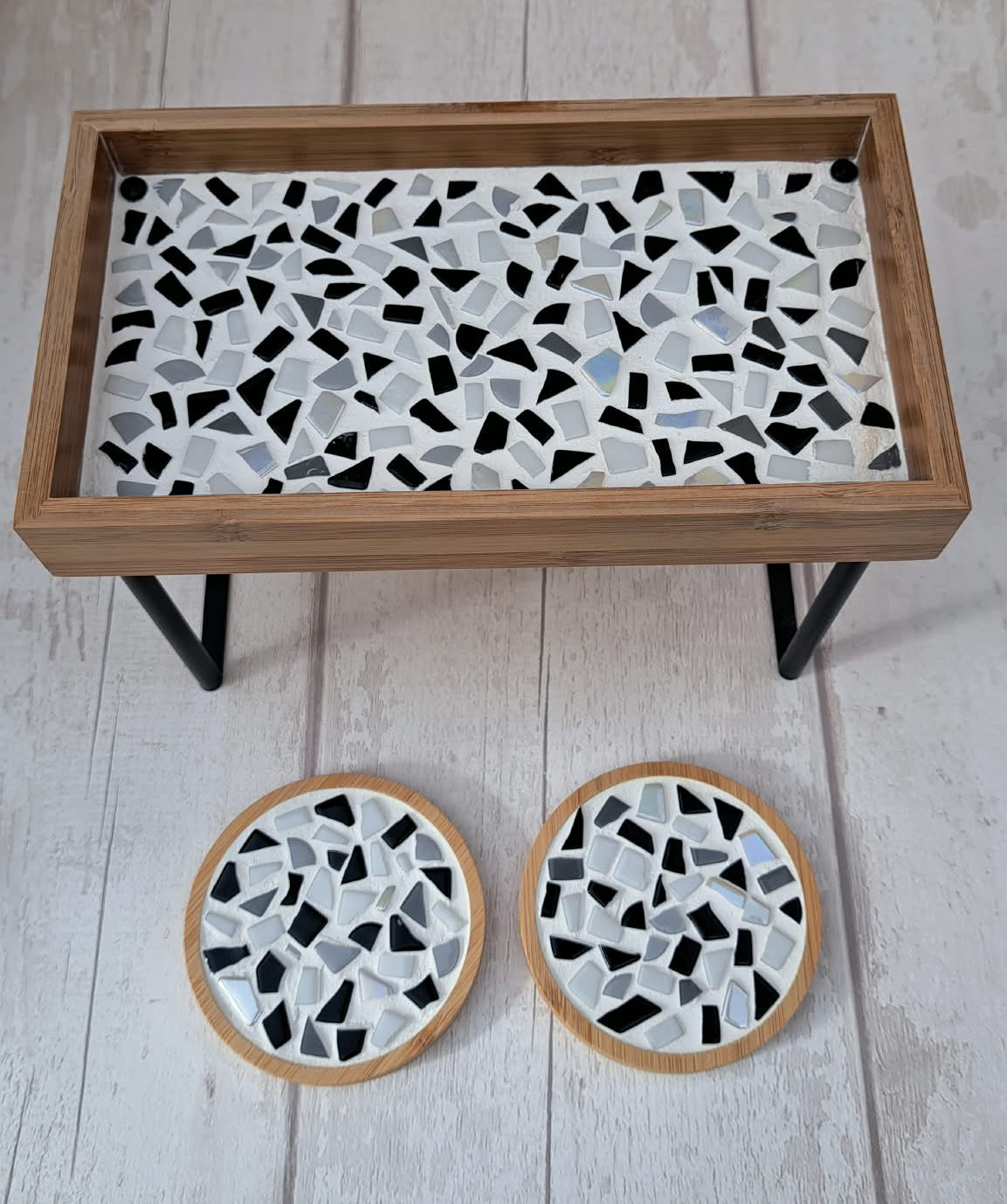Black&White Stand and 2 coasters