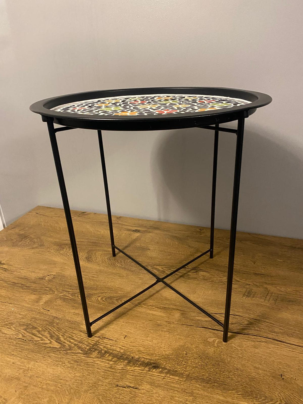Coffee Table with Floral Centrepiece – Foldable Legs